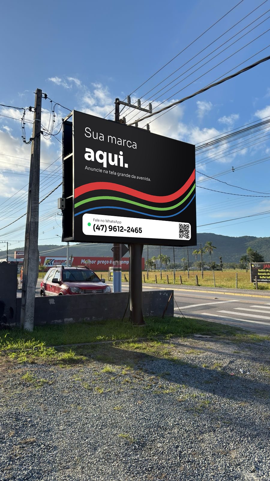 Painel da Publicart ao lado da faixa de pedestres na Av. Gov. Celso Ramos